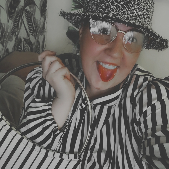 Meet your Posher, Haleyjo - Picture 2 of 2